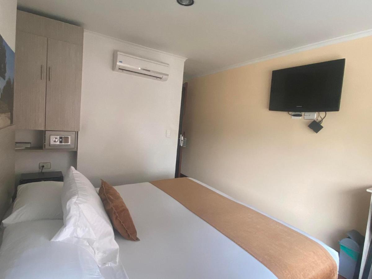 Portón Hotel Sabaneta