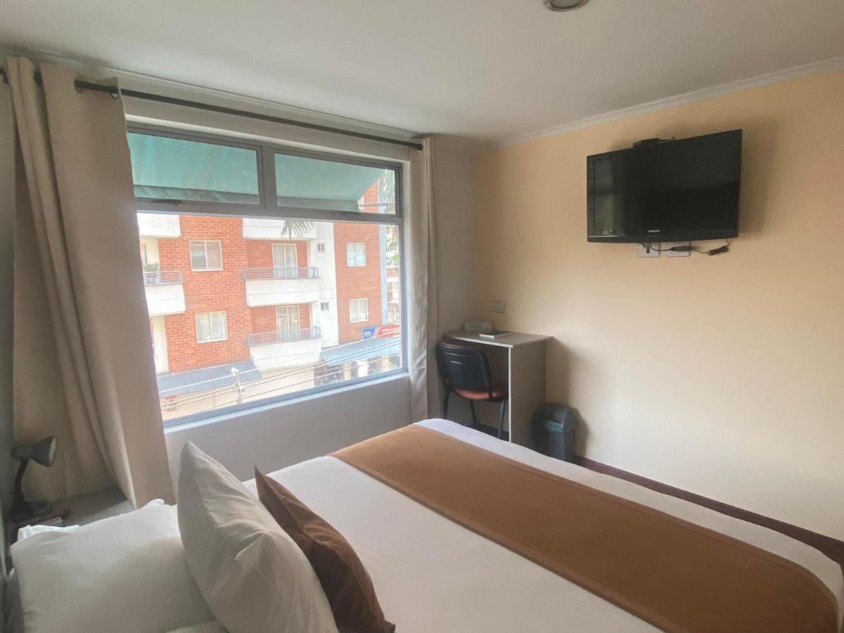 Portón 3*